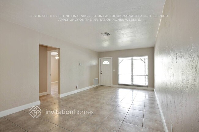 Building Photo - 3207 SW 48th Ave