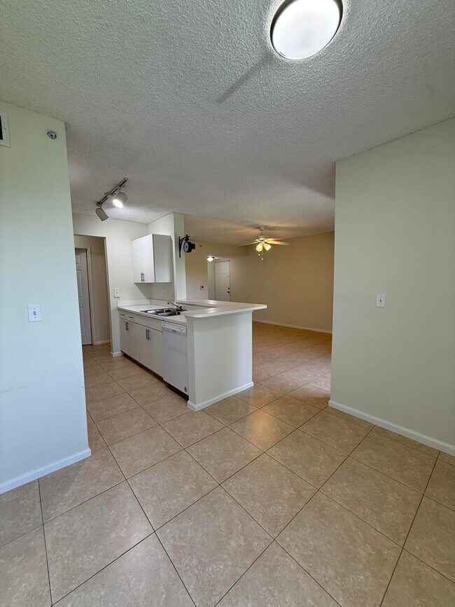 Foto del edificio - 266 Village Blvd