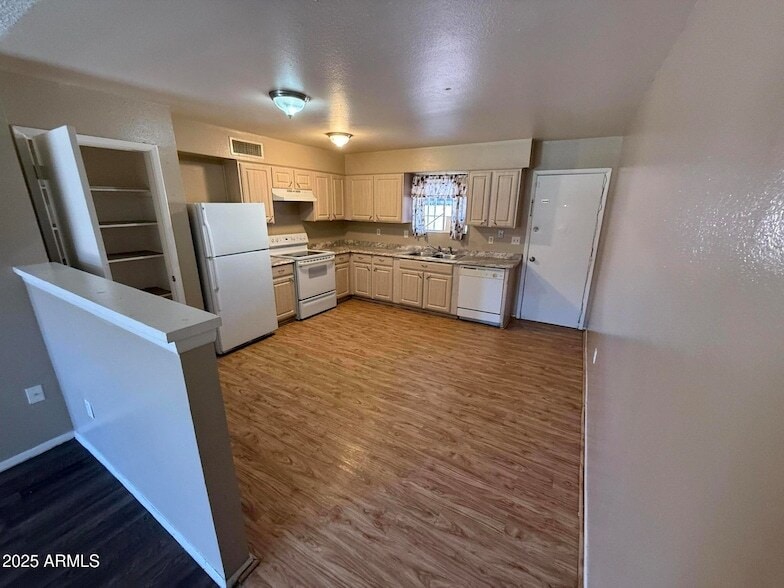 Foto principal - 3311 W Golden Ln