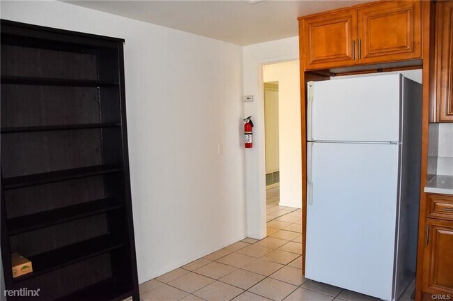 Building Photo - 3 br, 2 bath Duplex - 125 S Cypress St Apt A