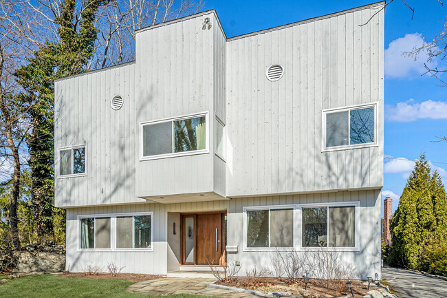 Building Photo - 65 Saxon Wood Rd