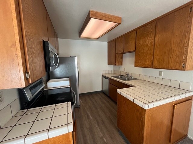 Building Photo - 3024 Fostoria Cir