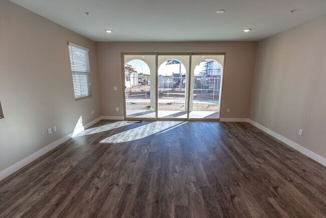 Building Photo - 3855 S McQueen Rd
