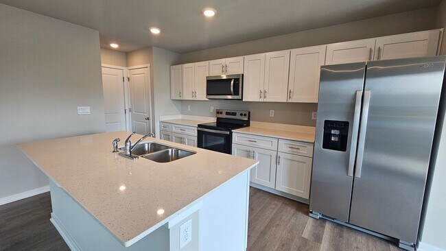 Foto del edificio - Brand New 3 Bedroom, 2.5 Bathroom Townhous...