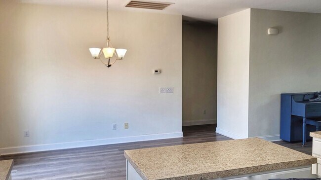 Foto del edificio - 255 Little Oak Dr
