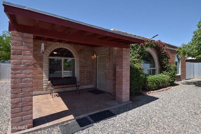 Building Photo - 361 E Calle Arizona