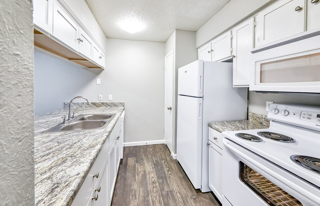 Rochelle Plaza Apartments 306 W Rochelle Rd Irving, TX