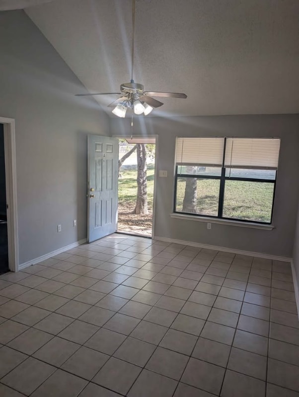 Foto principal - 203 W Reagan Ave