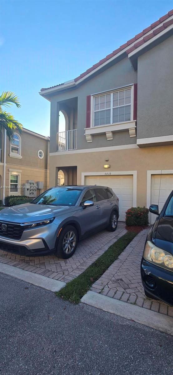 Foto del edificio - 5818 Hampton Hills Blvd