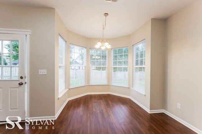 Foto del edificio - Gorgeous 6BR 3BA 2 Story Traditional Home ...