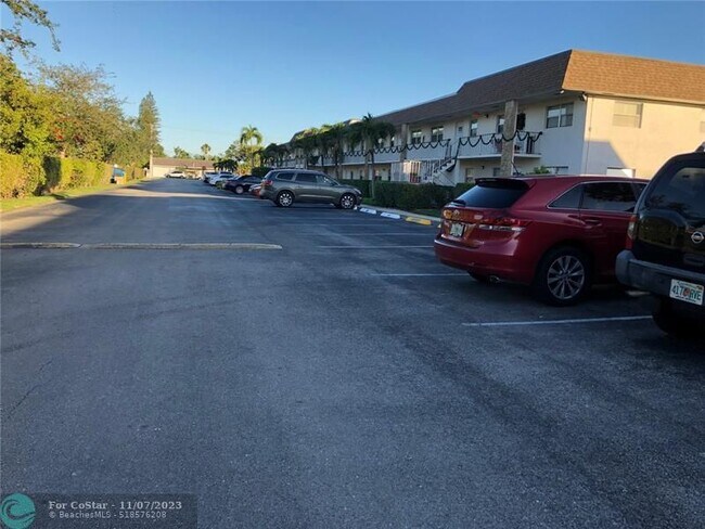 Foto del edificio - 9915 Sandalfoot Blvd