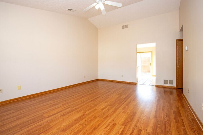 Foto del edificio - Two Bedroom Apartment