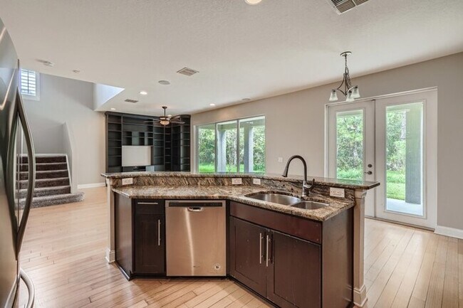 Building Photo - 9450 Leatherwood Ave, Tampa, FL, 33647