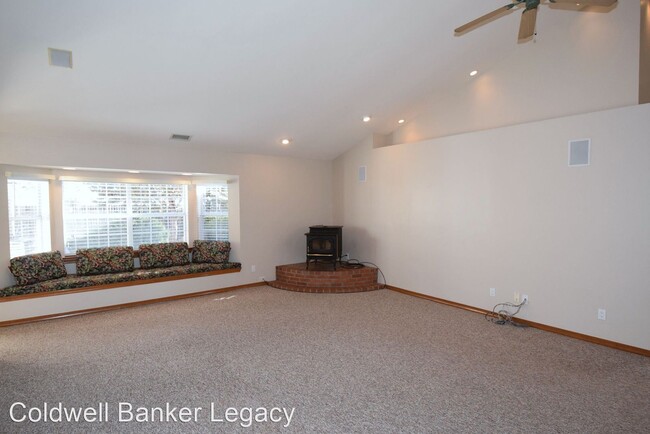 Building Photo - 3 br, 3.5 bath House - 902 Mountain Valley Rd