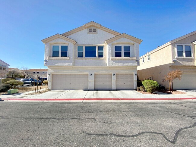 Building Photo - 1 WEEK FREE RENT!!!  2 BEDROOM 2 BATH TOWNHOME IN GATED COMMUNITY