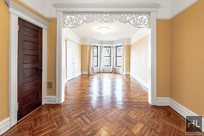 Building Photo - **No Fee Historical Haven with Contemporar...