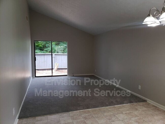 Foto del edificio - 8577 Pineview Ln