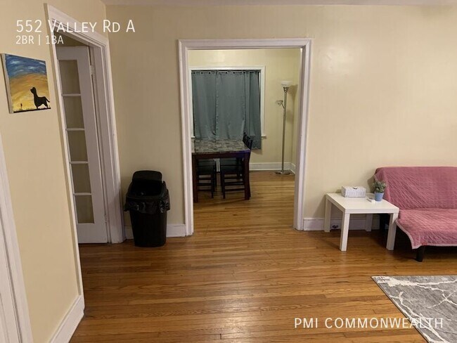 Foto del edificio - 552 Valley Rd