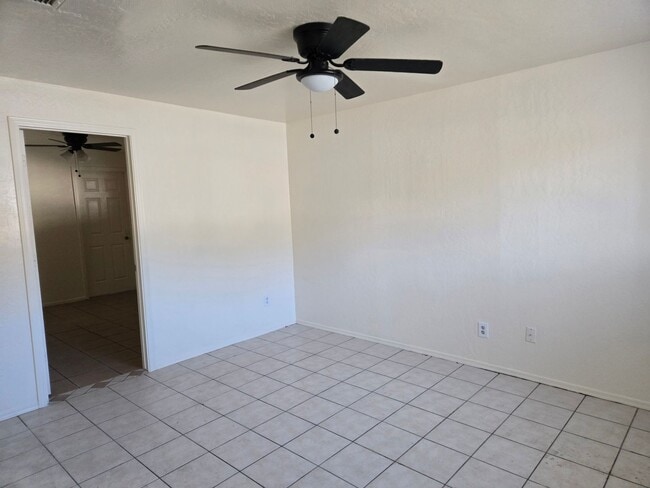 Building Photo - Cozy 2 Bed, 1 Bath in a duplex in Phoenix