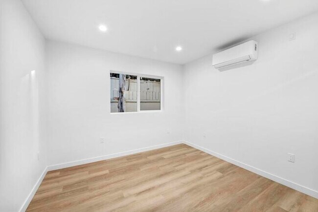 Foto del edificio - 739 N Formosa Ave