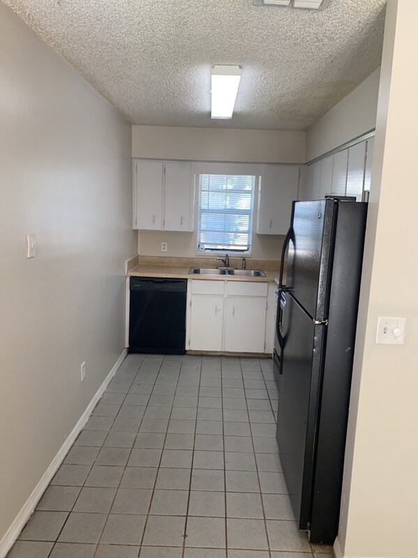 Building Photo - 235 S. Christiana Ave
