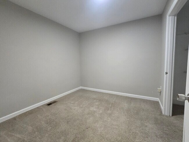 Building Photo - 316 E Highland Dr