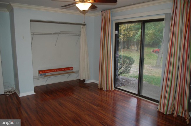 Building Photo - 423 Meadow Woods Ln