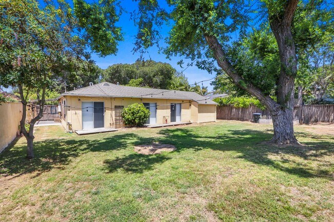 Foto del edificio - Beautifully Rehabbed Costa Mesa SFH with Large Yard