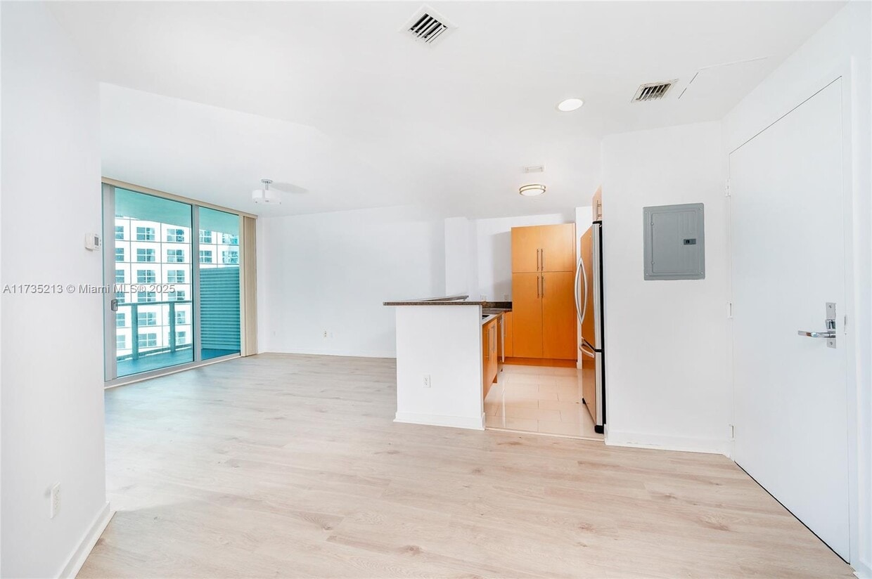 Primary Photo - 300 S Biscayne Blvd