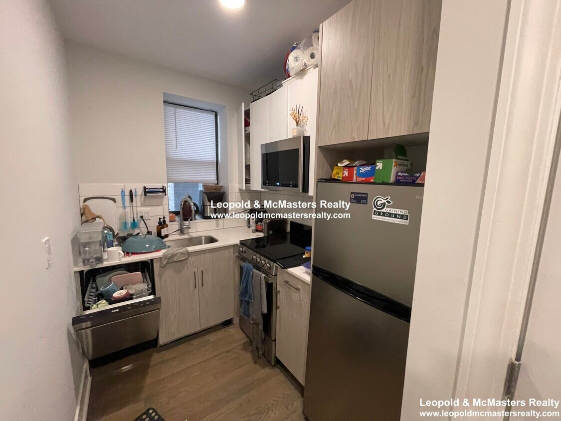 Primary Photo - 96 Peterborough St