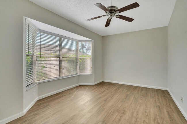 Building Photo - 1022 Island Manor Dr