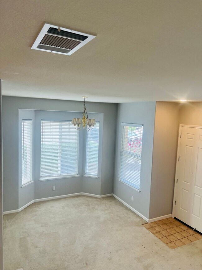 Foto del edificio - NORTH SAN JOSE - Spacious two story home w...