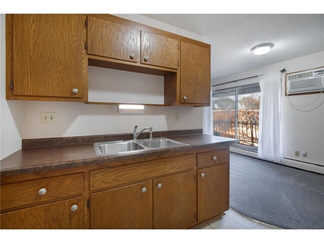 Foto del edificio - 6015 W Broadway