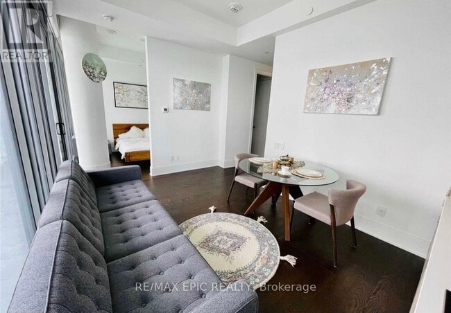 Photo du bâtiment - 50A-4750 Charles St E