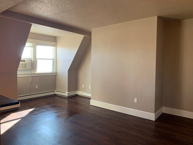 Foto del edificio - 320 N Lawler St