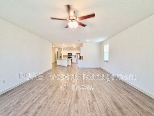 Foto del edificio - 14301 Mcarthur Dr
