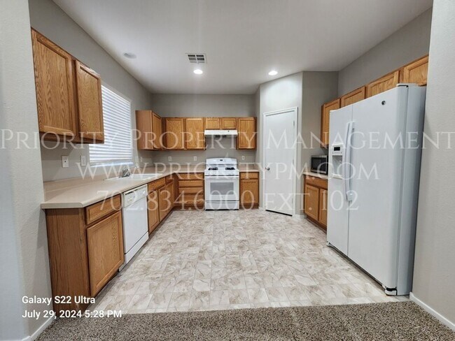 Building Photo - SPACIOUS ANTHEM HIGHLANDS 3 Bed ~ 1900+ SQ...