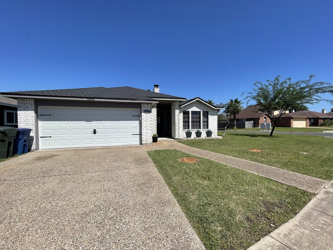 Primary Photo - 730 St Maria Dr
