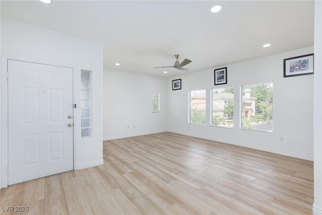 Building Photo - 10720 Amber Ridge Dr