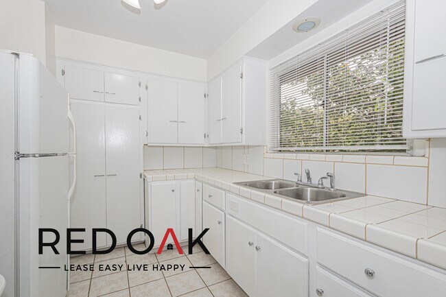 Foto del edificio - ~1.5 Month FREE + $200 OFF~ Stylish One Be...