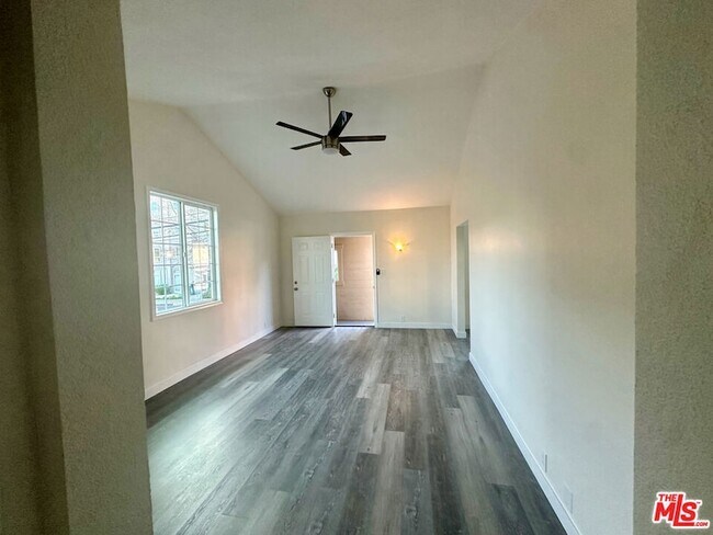 Foto del edificio - 1762 1/2 N Las Palmas Avenue Unit