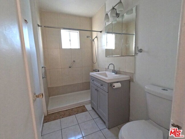 Foto del edificio - 1182 1/2 North Kingsley Dr-