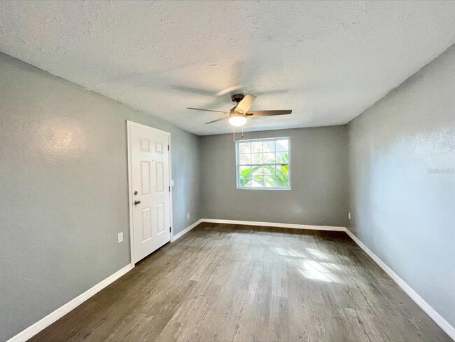 Building Photo - 2342 Section Dr