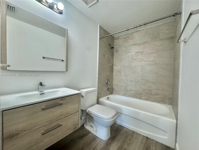 Foto del edificio - 7300 NW 114th Ave