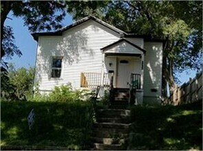 Building Photo - 2223 Douglas St