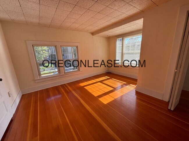 Foto del edificio - Campus area second floor studio apartment