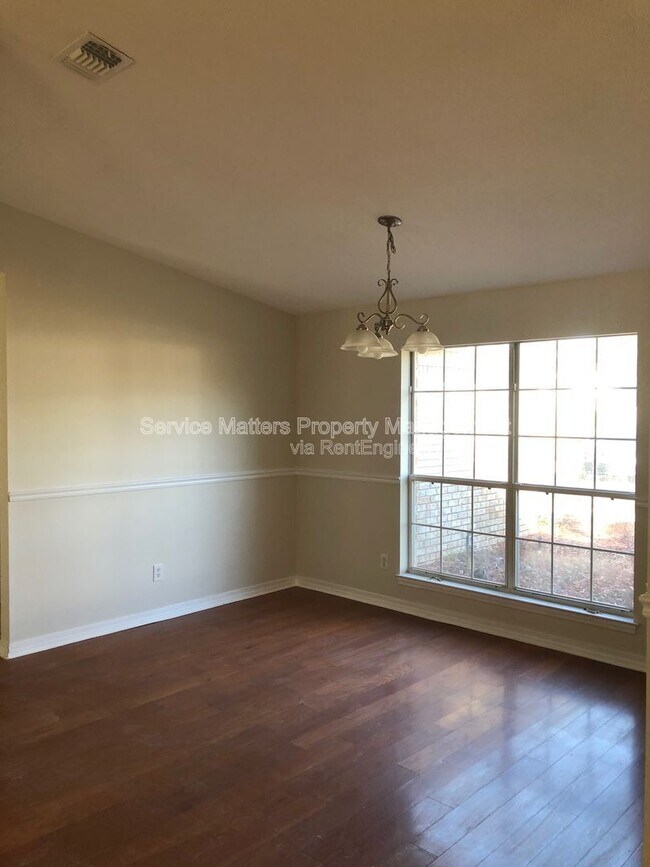 Foto del edificio - 4421 Amberwood Cir