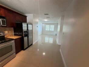 Building Photo - 432 Lakeside Dr