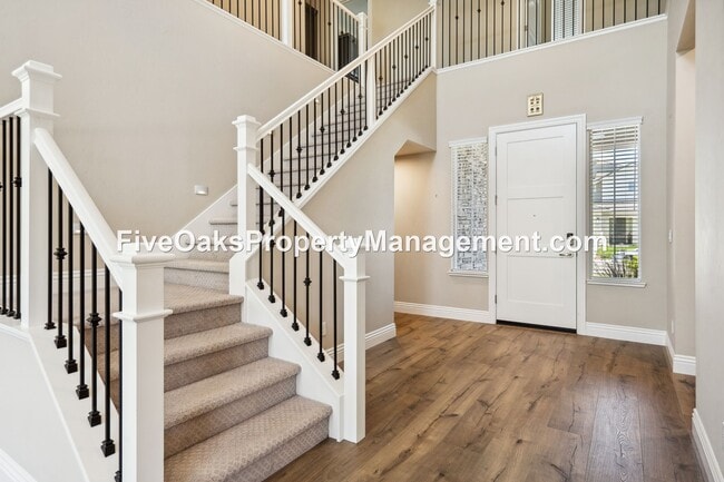 Building Photo - 6990 Saratoga Estates Dr