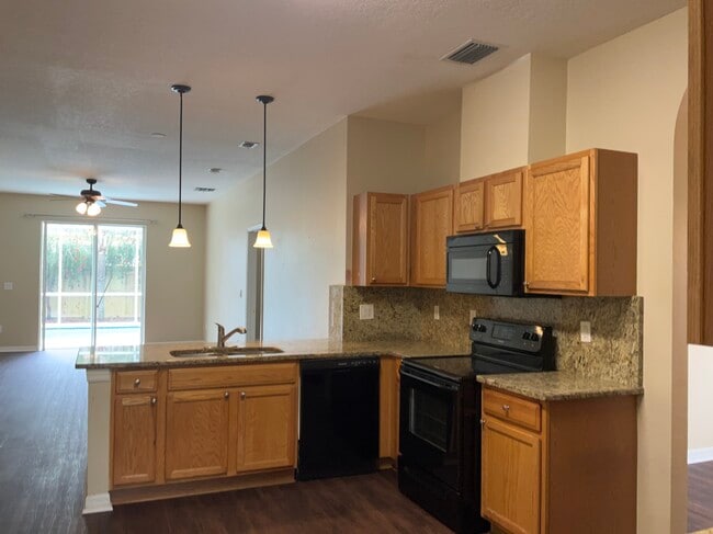 Foto del edificio - 19053 Tilobe Loop